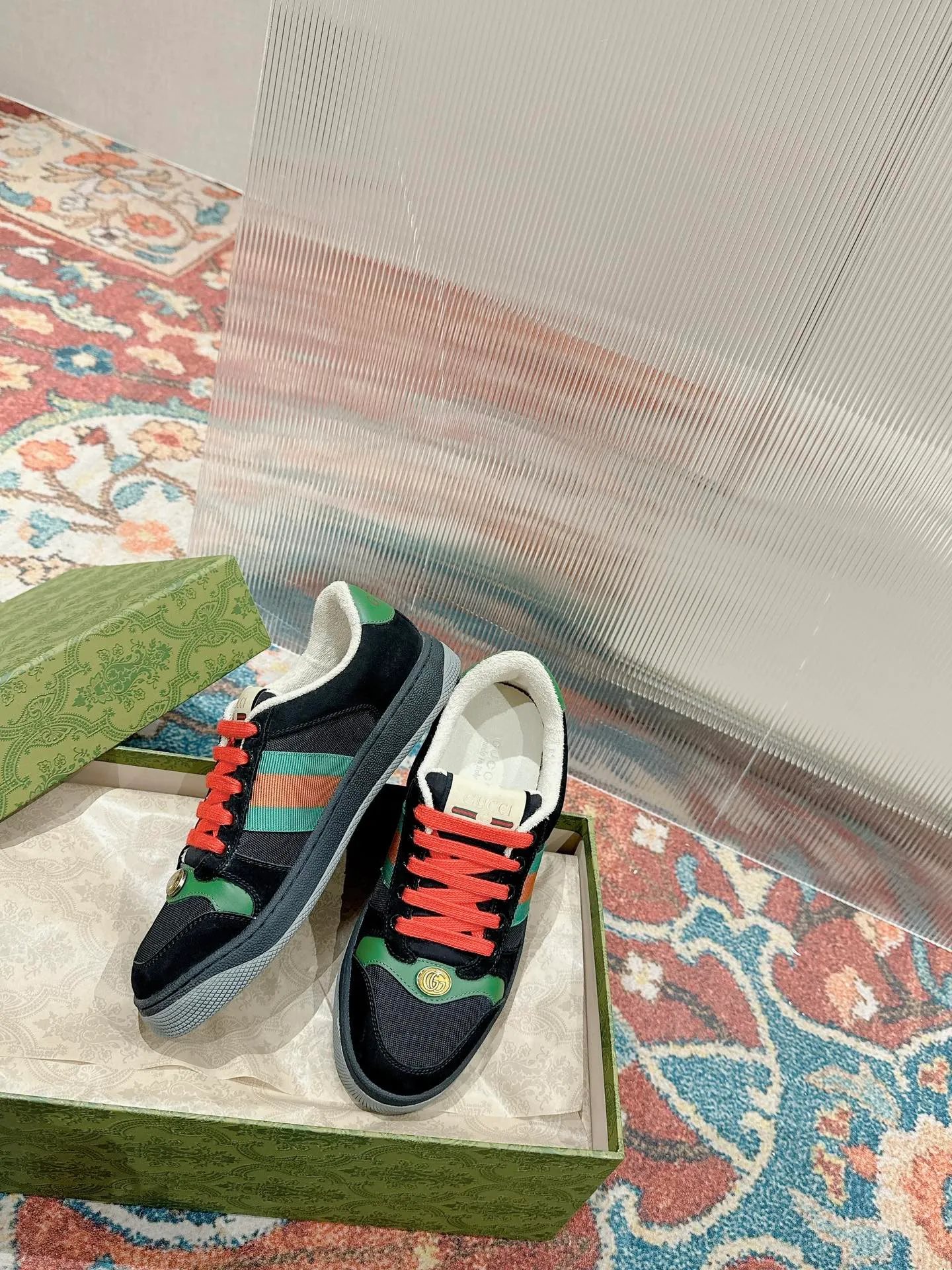 👟👟Ex-factory price 560👟👟 Men ➕10 Gucci————Purchase version GG series distressed dirty shoes-hot style is coming! 9 times out of 10 sales, you will definitely get the money. Ready stock! Spot goods! Spot goods! New colors added - the ultimate version on the market! Purchase the original version and develop it... fabric, material, outsole, and details can be compared at will! Open-mold Swarovski one-to-one replica rhinestone chain...Metal cherry pendant...Metal double G crystal cylindrical mark...Gucci original customized narrow webbing...Super flash series - flash diamond chain. The cherry decoration is detachable and can be changed into two to match with each other to show your personality. Exclusive color-brushed cowhide fabric. Hand-made distressed is very textured and has a sense of luxury! The details of the workmanship can be seen in the drawings, and no line is missed. The original terry cloth is delicate, soft and more comfortable and breathable. The privately stamped two-color original TPU outsole (lower layer is wider and the upper layer is narrower). Matching packaging⭐️ Size: Female 35-40 Male 39-44 (Female 41 Male 45 customized)